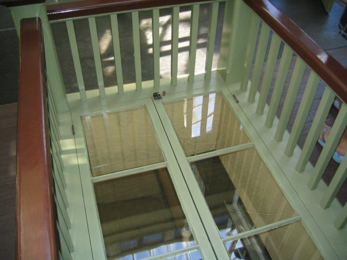 mansion winchester escaleras